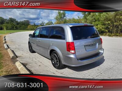 2013 Dodge Grand Caravan SXT - Photo 8 - Midlothian, IL 60445