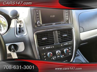 2013 Dodge Grand Caravan SXT - Photo 11 - Midlothian, IL 60445