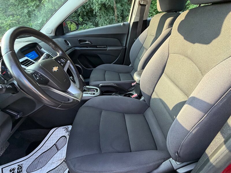 2012 Chevrolet Cruze LT - Photo 17 - Midlothian, IL 60445