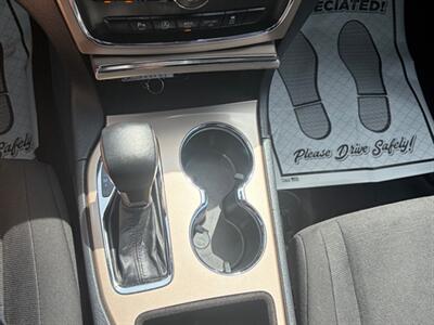 2017 Jeep Grand Cherokee Laredo   - Photo 15 - Midlothian, IL 60445