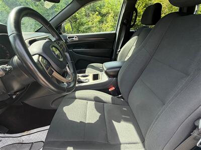 2017 Jeep Grand Cherokee Laredo   - Photo 16 - Midlothian, IL 60445