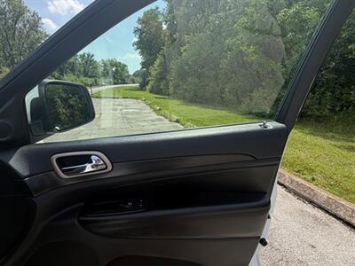 2017 Jeep Grand Cherokee Laredo   - Photo 22 - Midlothian, IL 60445
