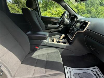 2017 Jeep Grand Cherokee Laredo   - Photo 17 - Midlothian, IL 60445