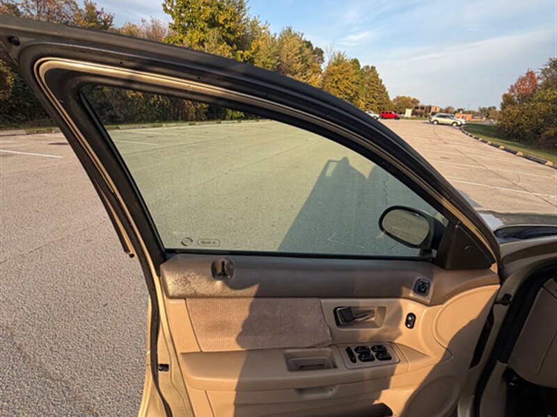 2001 Ford Taurus SE - Photo 21 - Midlothian, IL 60445