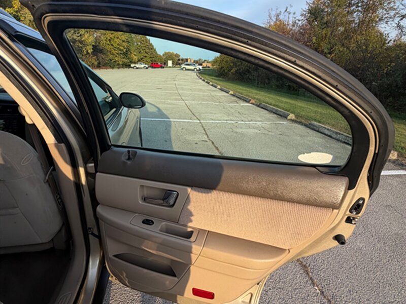 2001 Ford Taurus SE - Photo 24 - Midlothian, IL 60445