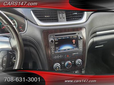 2017 Chevrolet Traverse LT   - Photo 12 - Midlothian, IL 60445