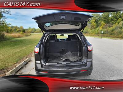 2017 Chevrolet Traverse LT   - Photo 9 - Midlothian, IL 60445