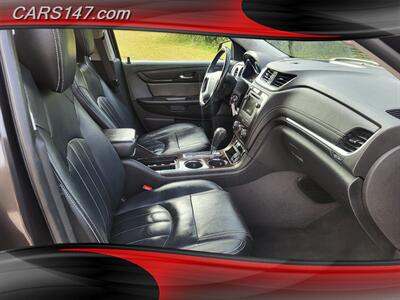 2017 Chevrolet Traverse LT   - Photo 17 - Midlothian, IL 60445