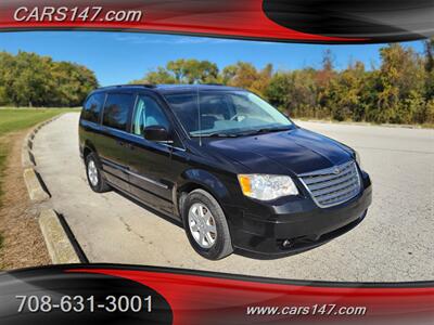 2010 Chrysler Town and Country Touring   - Photo 4 - Midlothian, IL 60445