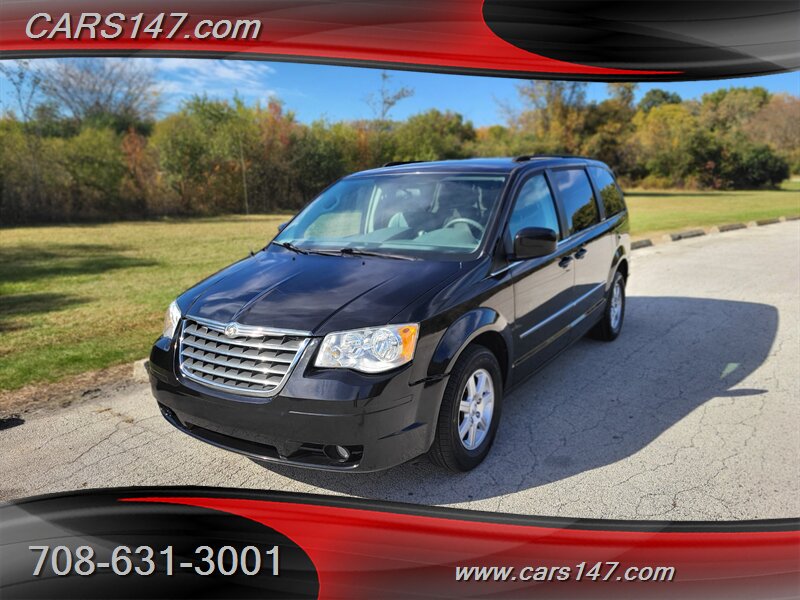 2010 Chrysler Town and Country Touring   - Photo 1 - Midlothian, IL 60445