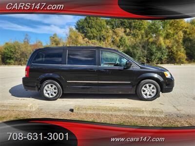 2010 Chrysler Town and Country Touring   - Photo 5 - Midlothian, IL 60445