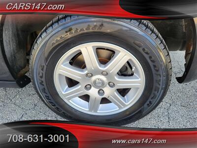 2010 Chrysler Town and Country Touring   - Photo 33 - Midlothian, IL 60445