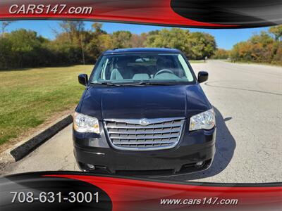 2010 Chrysler Town and Country Touring   - Photo 3 - Midlothian, IL 60445