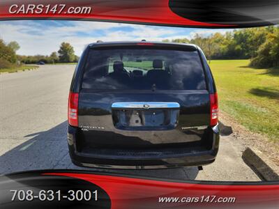 2010 Chrysler Town and Country Touring   - Photo 7 - Midlothian, IL 60445