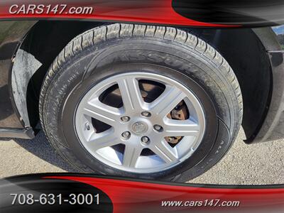 2010 Chrysler Town and Country Touring   - Photo 34 - Midlothian, IL 60445