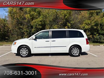 2015 Chrysler Town and Country Touring   - Photo 2 - Midlothian, IL 60445
