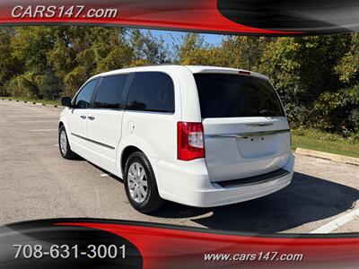 2015 Chrysler Town and Country Touring   - Photo 5 - Midlothian, IL 60445