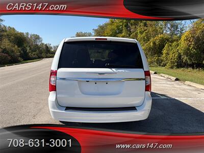 2015 Chrysler Town and Country Touring   - Photo 4 - Midlothian, IL 60445