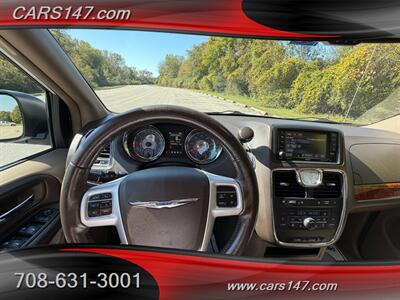 2015 Chrysler Town and Country Touring   - Photo 14 - Midlothian, IL 60445