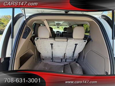 2015 Chrysler Town and Country Touring   - Photo 10 - Midlothian, IL 60445