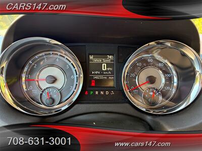 2015 Chrysler Town and Country Touring   - Photo 15 - Midlothian, IL 60445