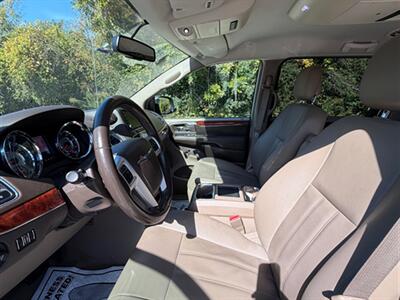 2015 Chrysler Town and Country Touring   - Photo 19 - Midlothian, IL 60445