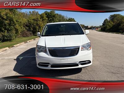 2015 Chrysler Town and Country Touring   - Photo 7 - Midlothian, IL 60445