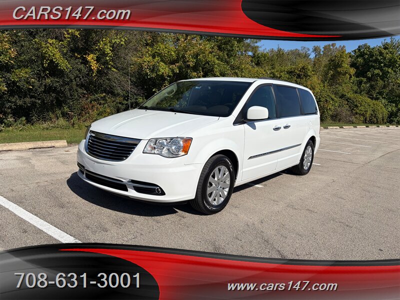 2015 Chrysler Town and Country Touring   - Photo 1 - Midlothian, IL 60445