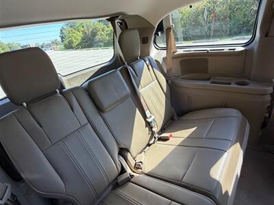 2015 Chrysler Town and Country Touring   - Photo 21 - Midlothian, IL 60445