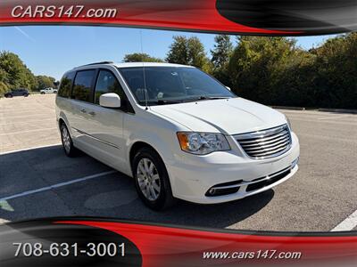 2015 Chrysler Town and Country Touring   - Photo 8 - Midlothian, IL 60445