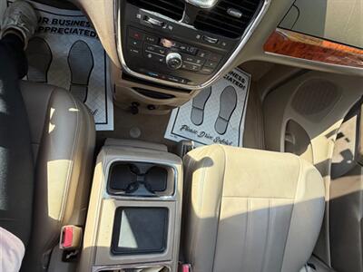 2015 Chrysler Town and Country Touring   - Photo 17 - Midlothian, IL 60445
