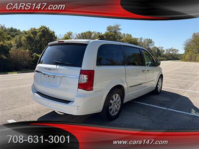 2015 Chrysler Town and Country Touring   - Photo 3 - Midlothian, IL 60445