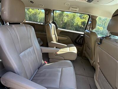 2015 Chrysler Town and Country Touring   - Photo 24 - Midlothian, IL 60445