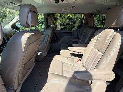 2015 Chrysler Town and Country Touring   - Photo 23 - Midlothian, IL 60445