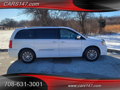 2016 Chrysler Town and Country Touring-L   - Photo 6 - Midlothian, IL 60445