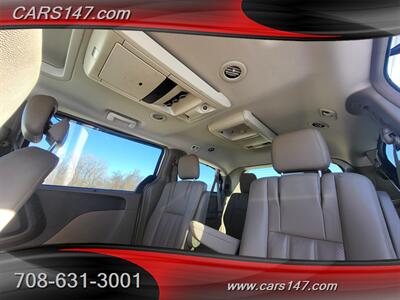 2016 Chrysler Town and Country Touring-L   - Photo 15 - Midlothian, IL 60445