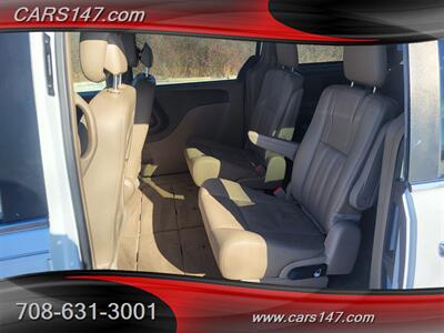2016 Chrysler Town and Country Touring-L   - Photo 13 - Midlothian, IL 60445