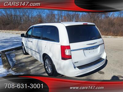 2016 Chrysler Town and Country Touring-L   - Photo 9 - Midlothian, IL 60445