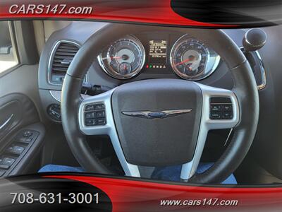 2016 Chrysler Town and Country Touring-L   - Photo 17 - Midlothian, IL 60445