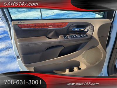 2016 Chrysler Town and Country Touring-L   - Photo 29 - Midlothian, IL 60445