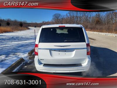 2016 Chrysler Town and Country Touring-L   - Photo 8 - Midlothian, IL 60445