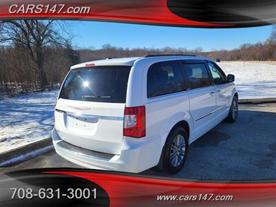 2016 Chrysler Town and Country Touring-L   - Photo 7 - Midlothian, IL 60445