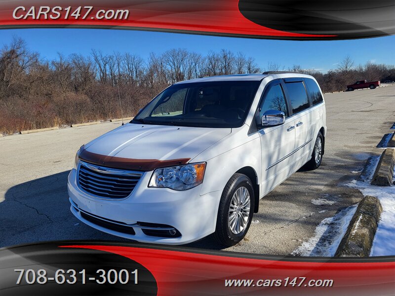 2016 Chrysler Town and Country Touring-L   - Photo 1 - Midlothian, IL 60445