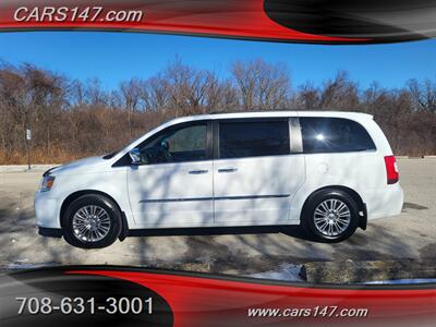 2016 Chrysler Town and Country Touring-L   - Photo 3 - Midlothian, IL 60445