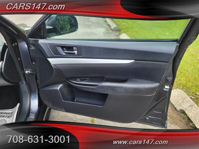 2011 Subaru Legacy 2.5i Premium   - Photo 17 - Midlothian, IL 60445