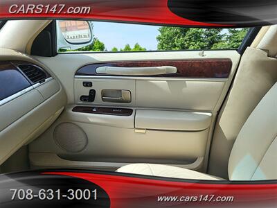 2006 Lincoln Town Car Signature Limited   - Photo 19 - Midlothian, IL 60445