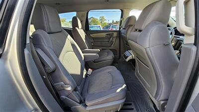 2015 Chevrolet Traverse LT   - Photo 5 - Lakeport, CA 95453-5619