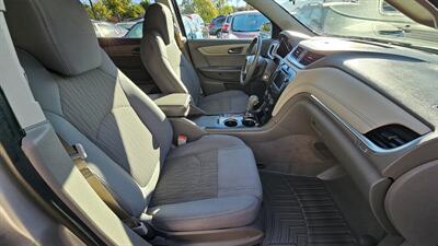 2015 Chevrolet Traverse LT   - Photo 3 - Lakeport, CA 95453-5619