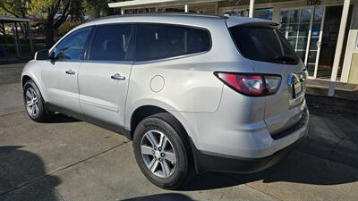 2015 Chevrolet Traverse LT   - Photo 2 - Lakeport, CA 95453-5619