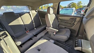 2015 Chevrolet Traverse LT   - Photo 6 - Lakeport, CA 95453-5619